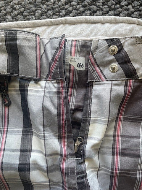 686 Women’s Ski/Snowboard Pants – Size L – Plaid – Excellent Condition