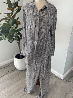 Witchery Checkered Two-Piece Set – Wide-Leg Pants and Button-Up Shirt – Size 14 (Pre/Slightly Loved)