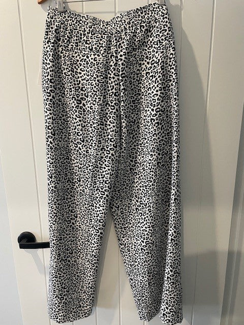 Decjuba Carolyn Soft Printed Pant – Abstract Animal Print