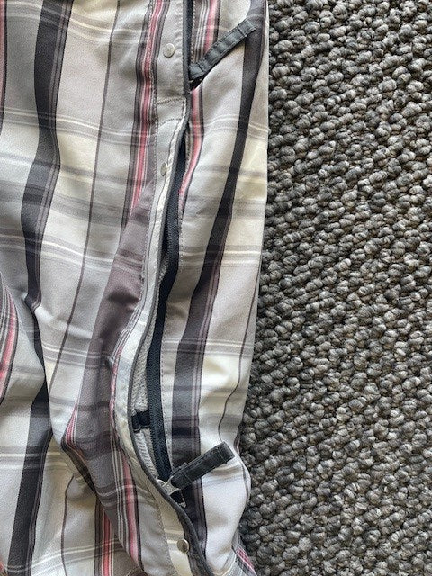 686 Women’s Ski/Snowboard Pants – Size L – Plaid – Excellent Condition