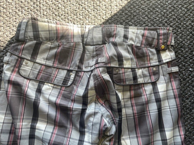 686 Women’s Ski/Snowboard Pants – Size L – Plaid – Excellent Condition