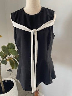 Cue Black and White Tie Detail Top – Size 12