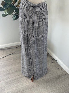 Witchery Checkered Two-Piece Set – Wide-Leg Pants and Button-Up Shirt – Size 14 (Pre/Slightly Loved)