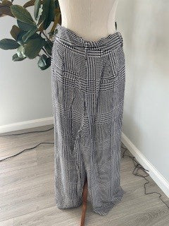 Witchery Checkered Two-Piece Set – Wide-Leg Pants and Button-Up Shirt – Size 14 (Pre/Slightly Loved)