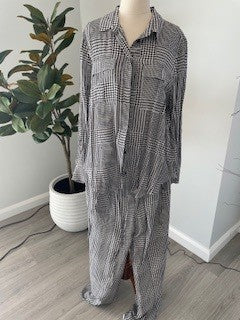 Witchery Checkered Two-Piece Set – Wide-Leg Pants and Button-Up Shirt – Size 14 (Pre/Slightly Loved)