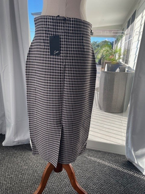 Cue Black & White Houndstooth Midi Skirt | Size 12 | $50.00