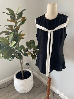 Cue Black and White Tie Detail Top – Size 12