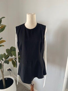 Cue Black and White Tie Detail Top – Size 12